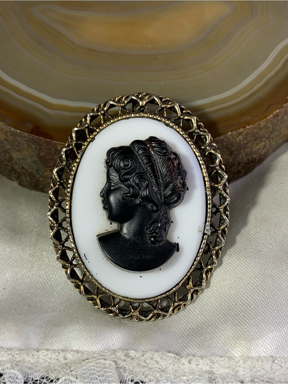 AntiqueVictorian -Style Black Cameo Brooch /Pendant with Gold Frame,Left Face.
